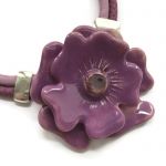 naszyjnik-z-ceramiki-kwiat-fioletowy-silva.jpg